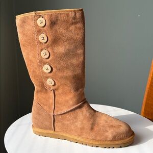 UGG Australia Women's Lo Pro Button Fold Over boots in chestnut suede Like New